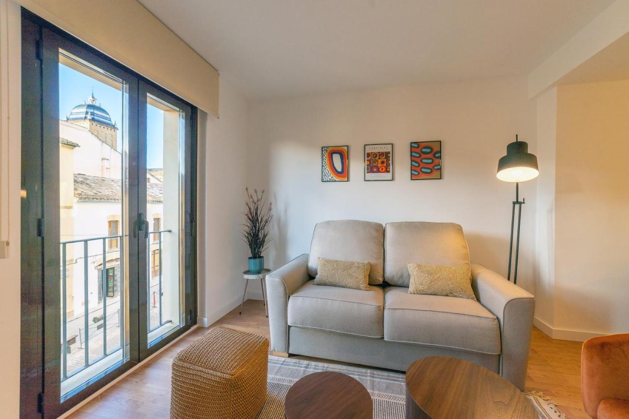 Apartamentos Turisticos Torres De Santiago 乌贝达 外观 照片